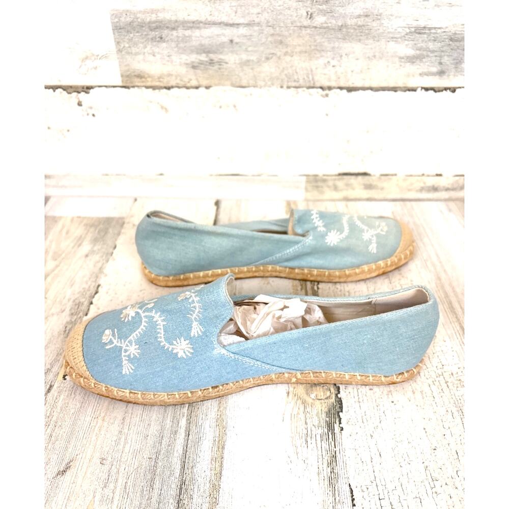 Avon Cushion Walk Womens 9 Light Blue Floral Embroidered Espadrille Shoes NEW